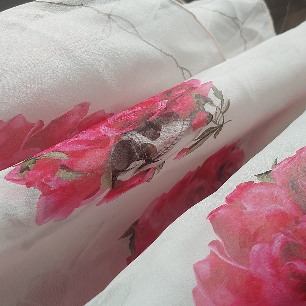 Alexander McQueen White Scarf with Pink Rose & Skull Motif - Picture 5 of 8